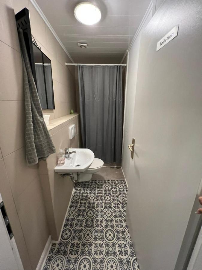 Adam'S Hostel - Self Check-In & Only Private Rooms Dusseldorf Exterior photo